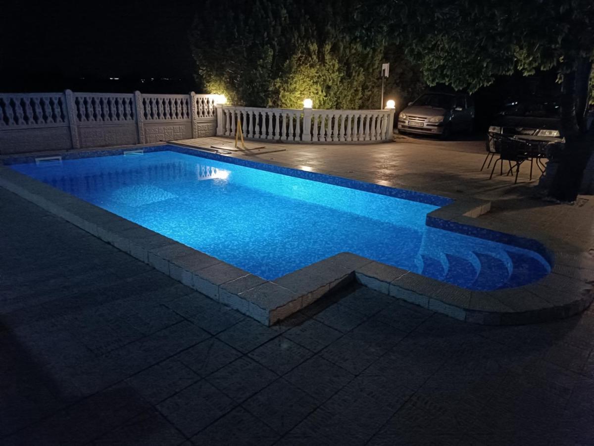 V & V Villa Lalince 外观 照片