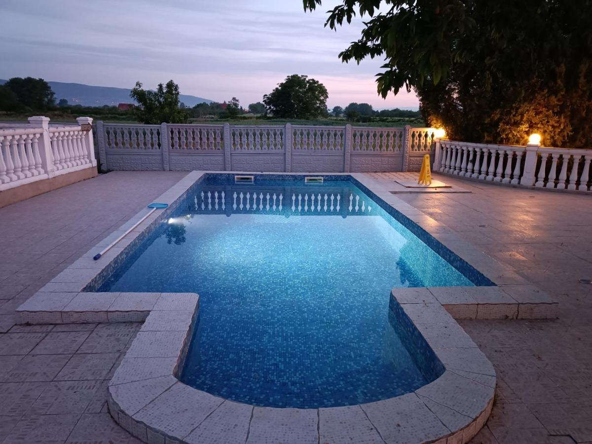 V & V Villa Lalince 外观 照片