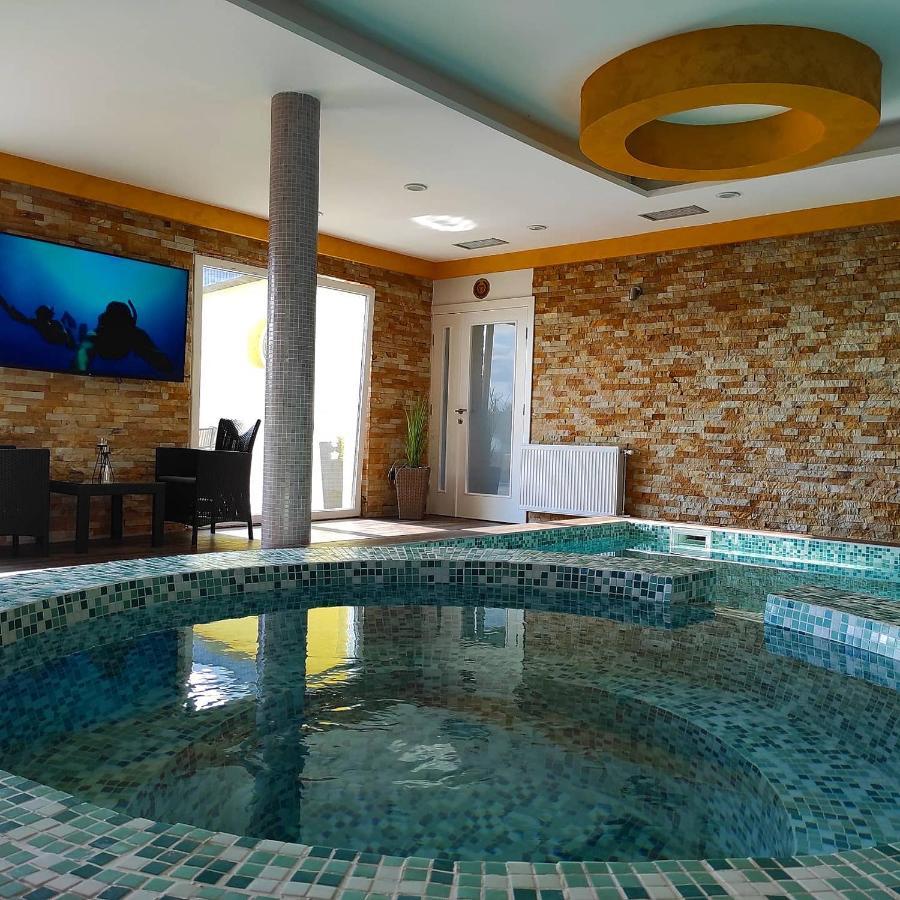 V & V Villa Lalince 外观 照片