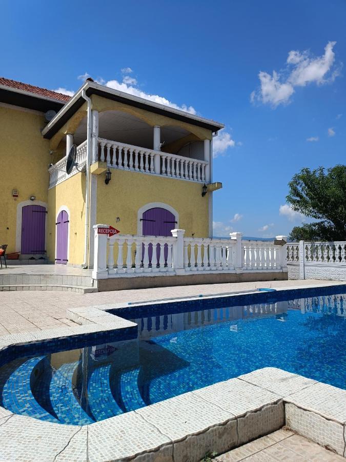 V & V Villa Lalince 外观 照片